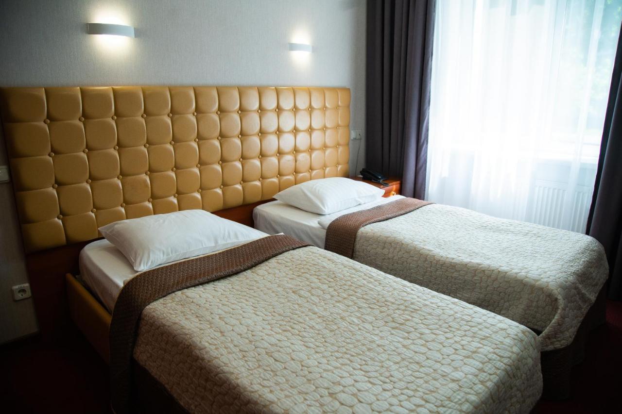 Grand Christer Hotel Киев Екстериор снимка