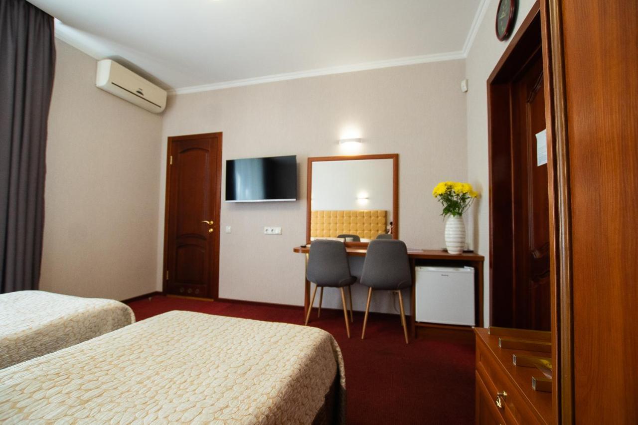 Grand Christer Hotel Киев Екстериор снимка