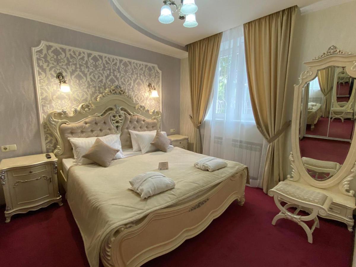 Grand Christer Hotel Киев Екстериор снимка