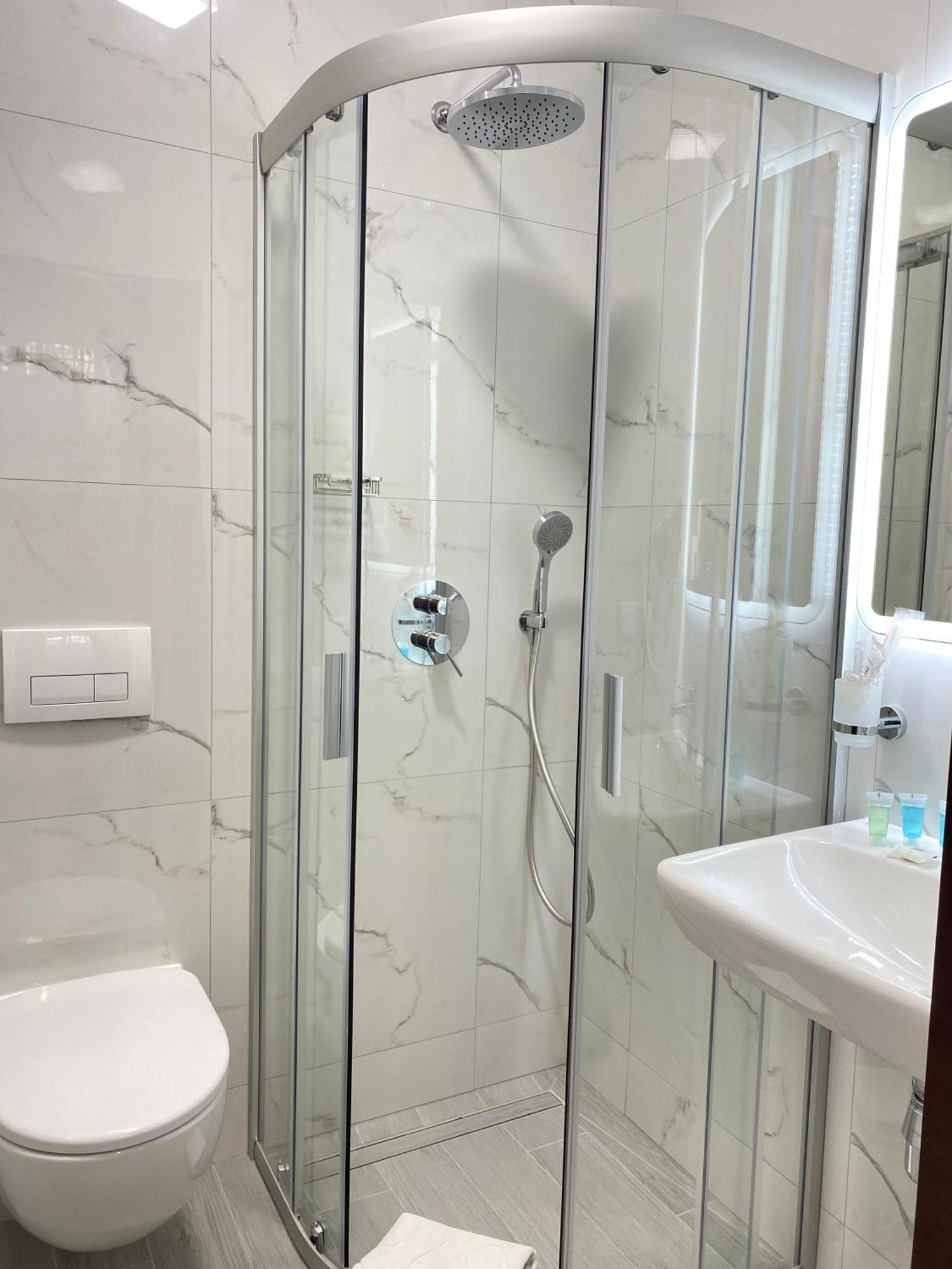 Grand Christer Hotel Киев Екстериор снимка