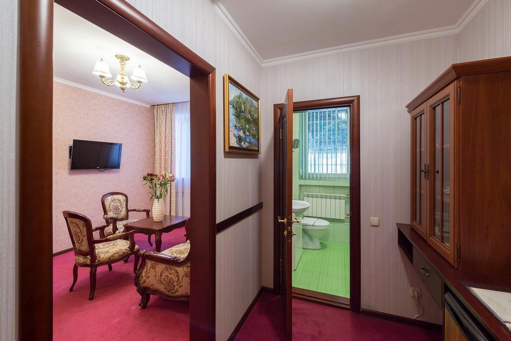 Grand Christer Hotel Киев Екстериор снимка